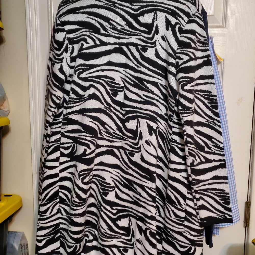 Black and white long stylish cardigan - Picture 2 of 4